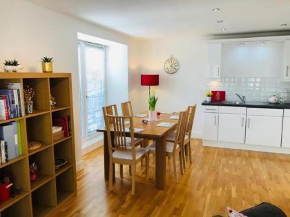 Remarkable 2 Bed Apartment in Edinburgh - image 6
