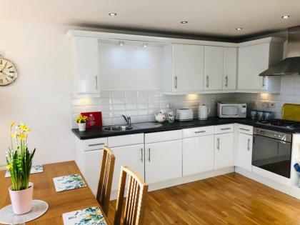 Remarkable 2 Bed Apartment in Edinburgh - image 7