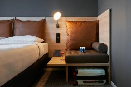 Moxy Edinburgh Fountainbridge - image 11