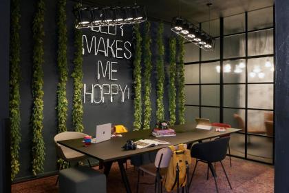 Moxy Edinburgh Fountainbridge - image 16