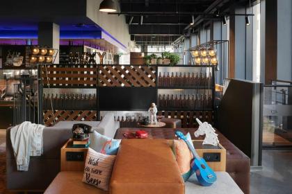 Moxy Edinburgh Fountainbridge - image 26