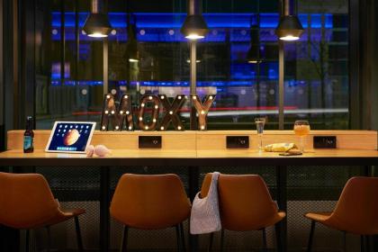 Moxy Edinburgh Fountainbridge - image 28