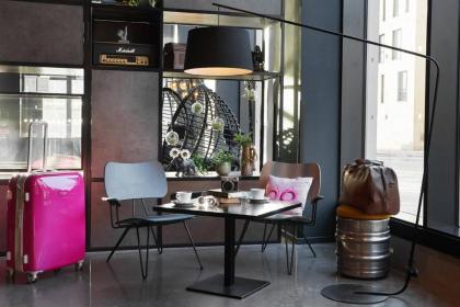 Moxy Edinburgh Fountainbridge - image 30