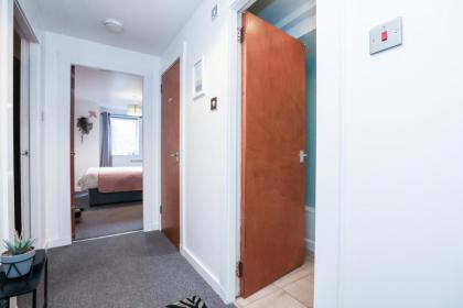Beautiful 1-Bed Apartment near Castle - image 12