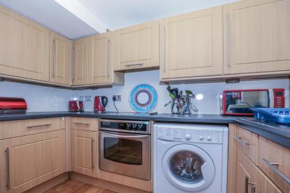 Beautiful 1-Bed Apartment near Castle - image 14