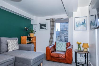 Beautiful 1-Bed Apartment near Castle - image 18