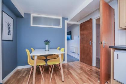 Beautiful 1-Bed Apartment near Castle - image 22