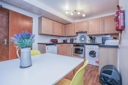 Beautiful 1-Bed Apartment near Castle - image 27