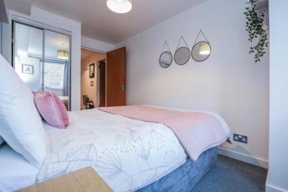 Beautiful 1-Bed Apartment near Castle - image 29
