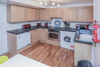 Beautiful 1-Bed Apartment near Castle - image 30