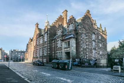 Beautiful 1-Bed Apartment near Castle - image 5
