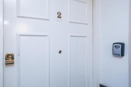 Beautiful 1-Bed Apartment near Castle - image 7