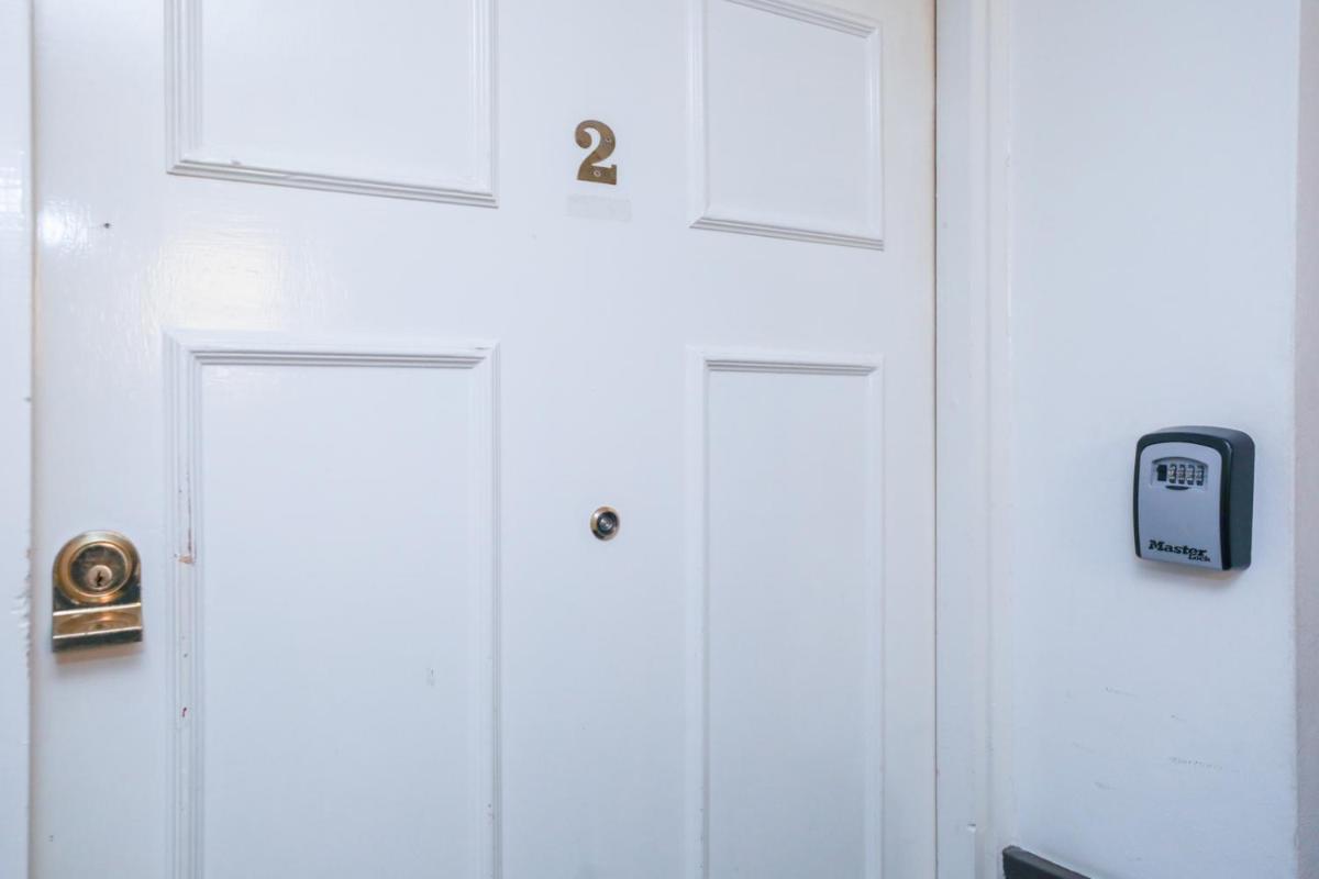 Beautiful 1-Bed Apartment near Castle - image 7