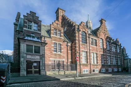 Beautiful 1-Bed Apartment near Castle - image 9