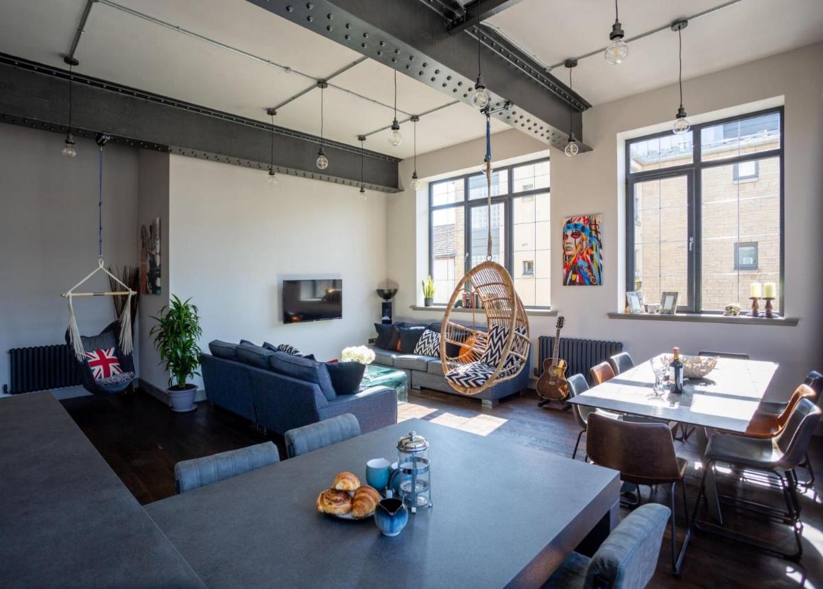 Luxury Manhattan loft-style apartment near Edinburgh city centre - main image