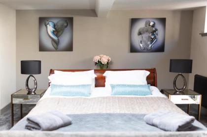 Luxury Manhattan loft-style apartment near Edinburgh city centre - image 10