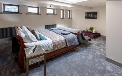 Luxury Manhattan loft-style apartment near Edinburgh city centre - image 11