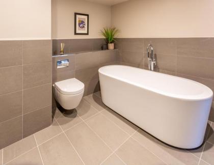 Luxury Manhattan loft-style apartment near Edinburgh city centre - image 15