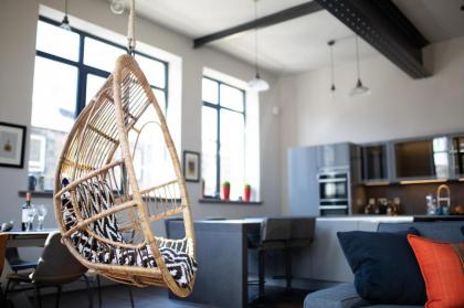 Luxury Manhattan loft-style apartment near Edinburgh city centre - image 2