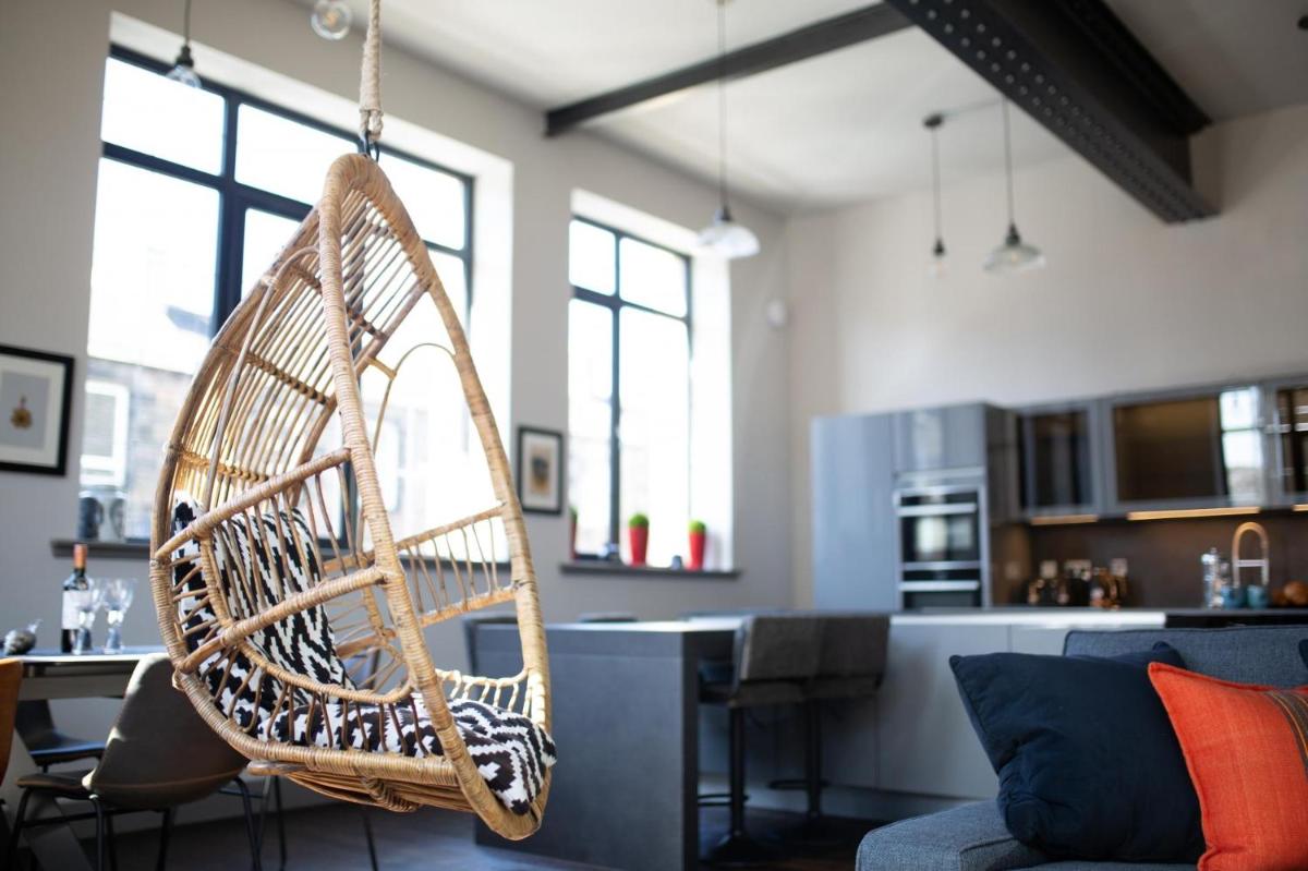 Luxury Manhattan loft-style apartment near Edinburgh city centre - image 2