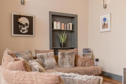 Bohemian luxury accommodation in the heart Edinburghs Leith district - image 10