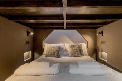 Bohemian luxury accommodation in the heart Edinburghs Leith district - image 17