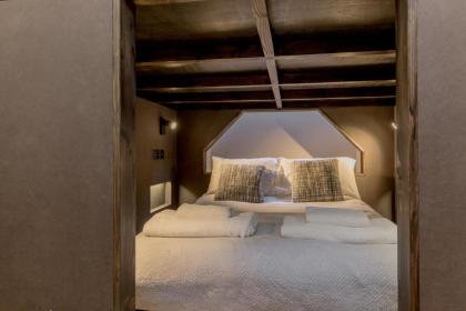 Bohemian luxury accommodation in the heart Edinburghs Leith district - image 18