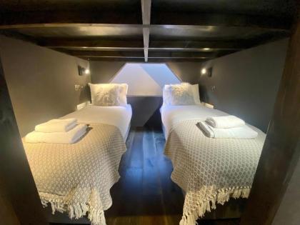 Bohemian luxury accommodation in the heart Edinburghs Leith district - image 19