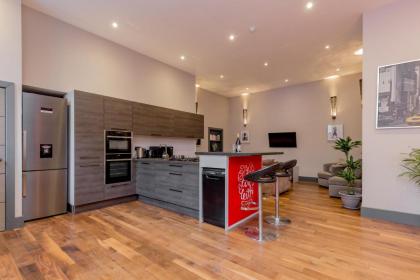 Bohemian luxury accommodation in the heart Edinburghs Leith district - image 2