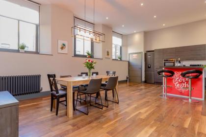 Bohemian luxury accommodation in the heart Edinburghs Leith district - image 3