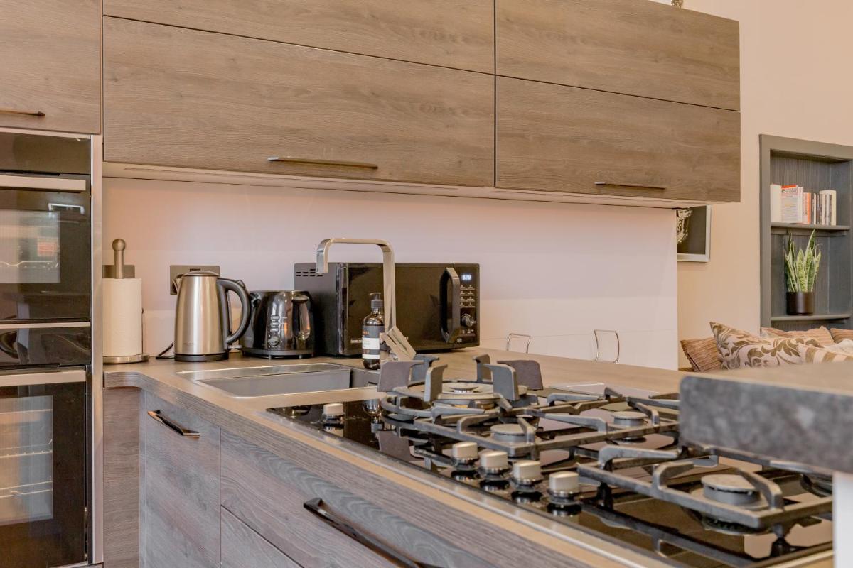 Bohemian luxury accommodation in the heart Edinburghs Leith district - image 7