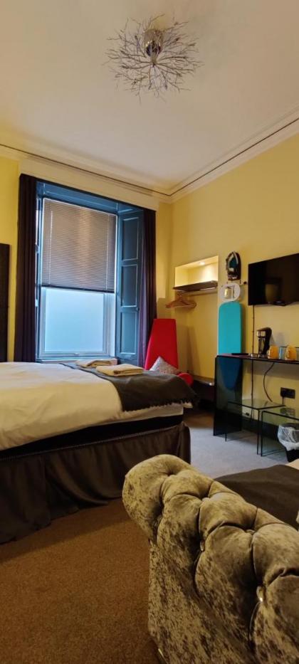 Frederick Douglass - Rooms In The City - image 7