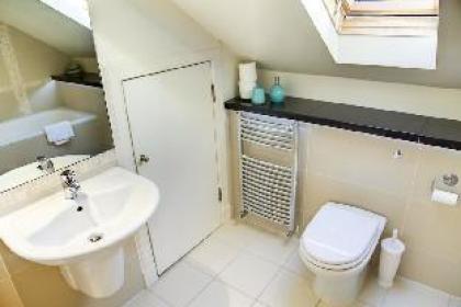 Clarendon Luxury Apartments - image 11