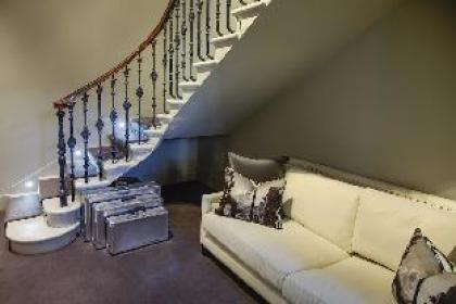 Clarendon Luxury Apartments - image 17