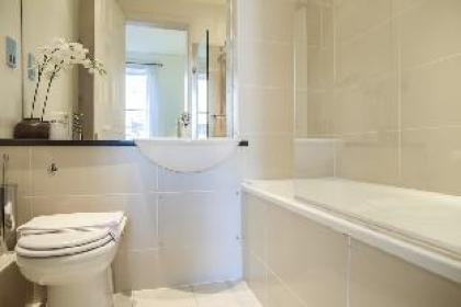 Clarendon Luxury Apartments - image 3