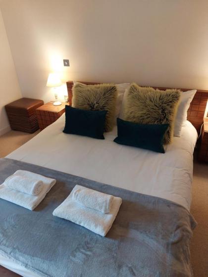 Quartermile Luxury Landing Apartment - image 10
