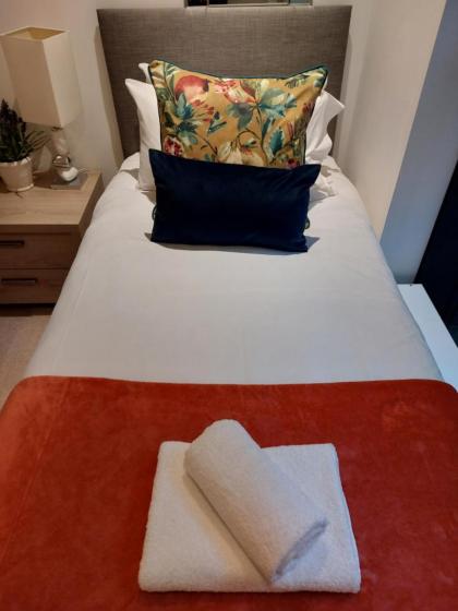 Quartermile Luxury Landing Apartment - image 13