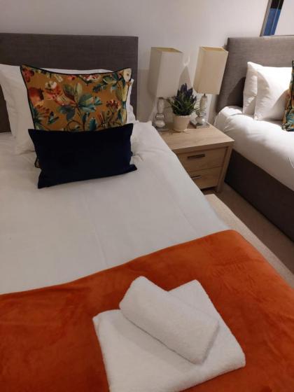 Quartermile Luxury Landing Apartment - image 15
