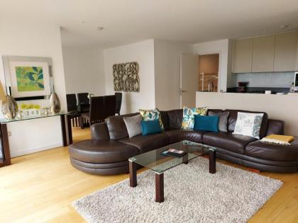 Quartermile Luxury Landing Apartment - image 5