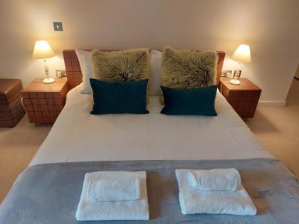 Quartermile Luxury Landing Apartment - image 9