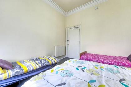 Morriosn Central Roomz Edinburgh - image 11