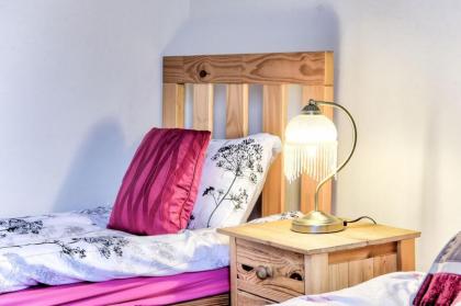 Morriosn Central Roomz Edinburgh - image 13