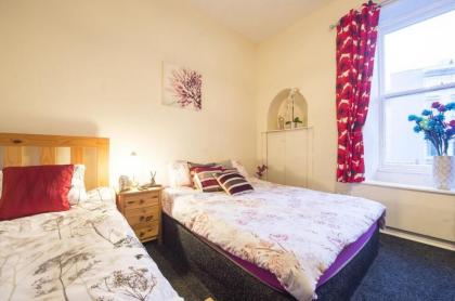 Morriosn Central Roomz Edinburgh - image 2