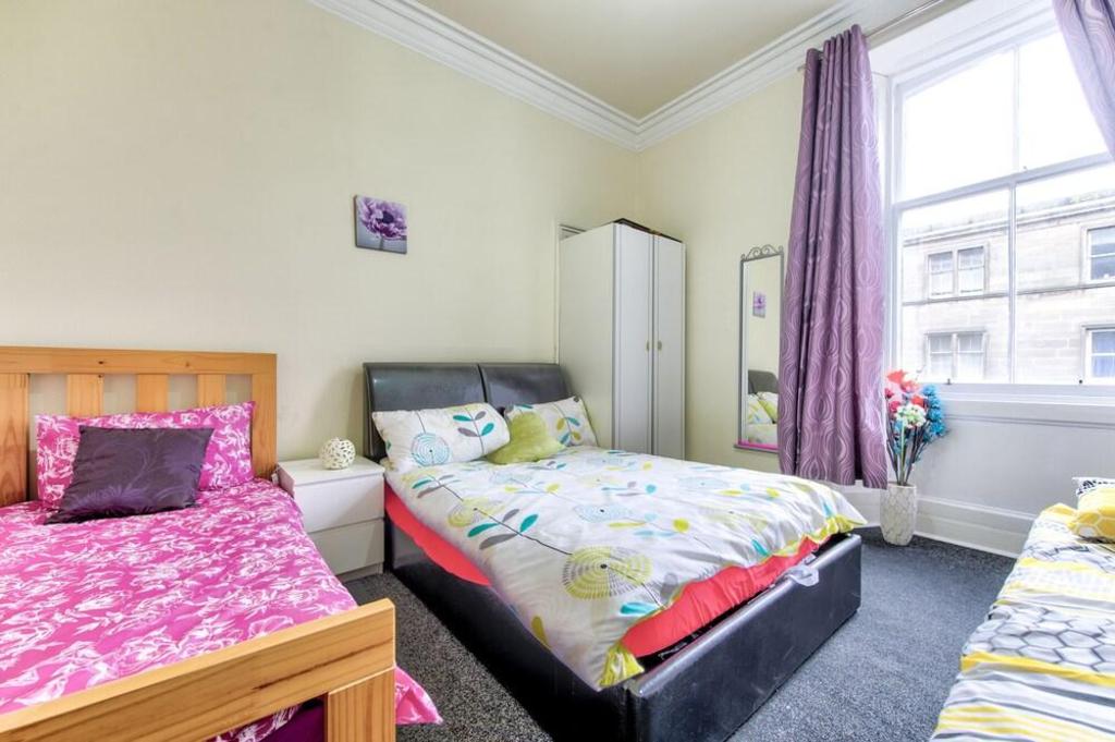 Morriosn Central Roomz Edinburgh - image 3
