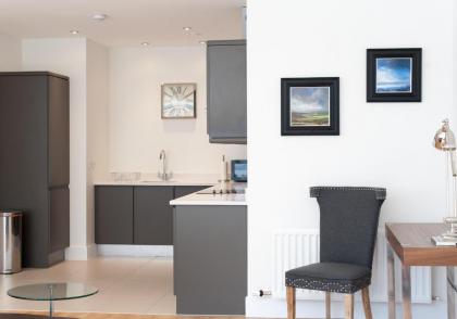Shandwick Apartment - Edinburgh City Centre - Sleeps 2 - image 13