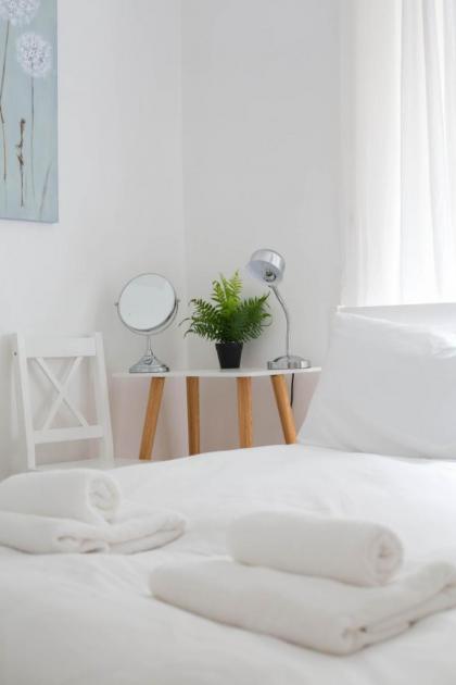 Stockbridge Two Bedroom Apartment - image 9