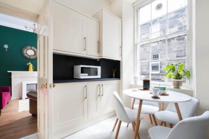Stockbridge Two Bedroom Apartment - image 11