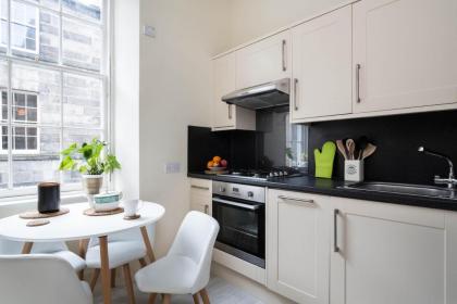 Stockbridge Two Bedroom Apartment - image 2
