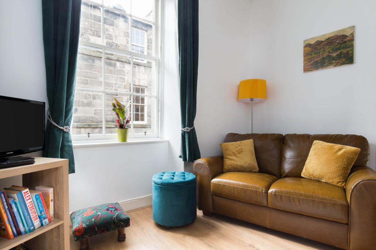 Stockbridge Two Bedroom Apartment - image 3