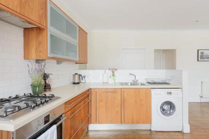 The West Bow Apartment - image 9